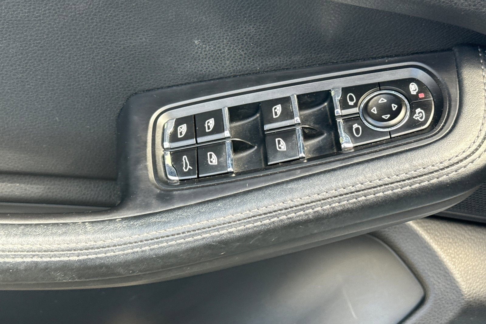 Used 2016 Porsche Macan Turbo image 12