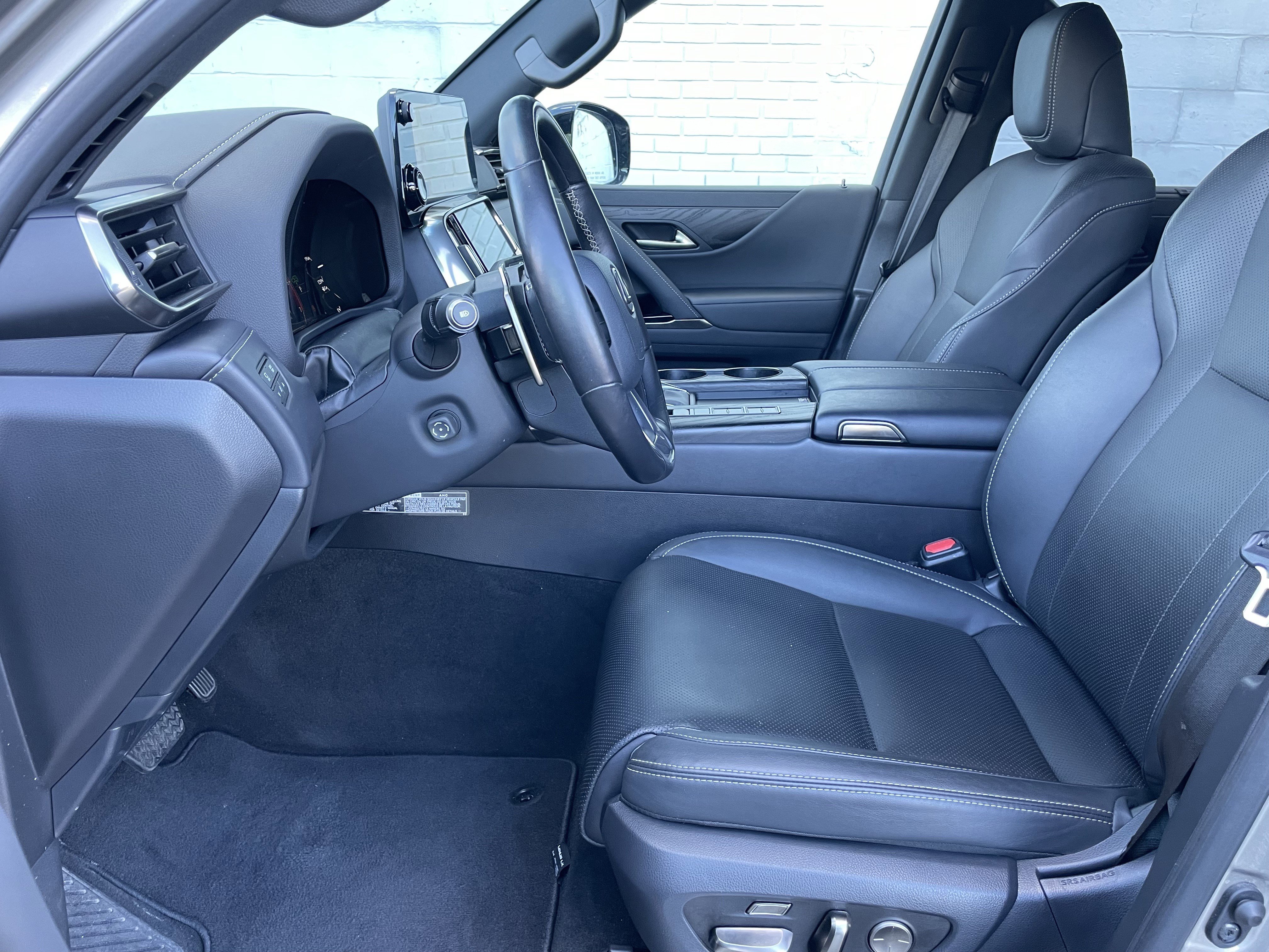 Used 2024 Lexus LX 600 4WD w/ Luxury Package image 14