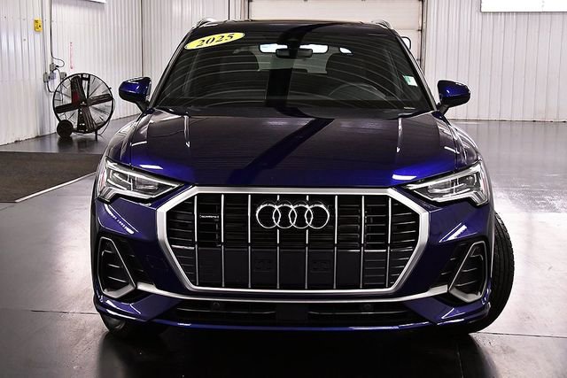 Used 2025 Audi Q3 2.0T Premium image 2