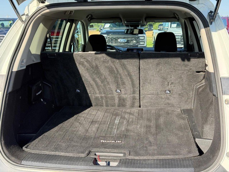 Used 2022 Nissan Rogue S image 6