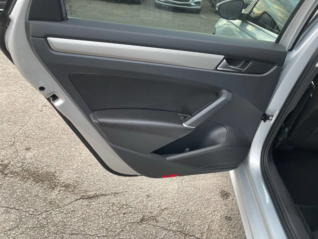 Used 2020 Volkswagen Passat 2.0T SE image 17