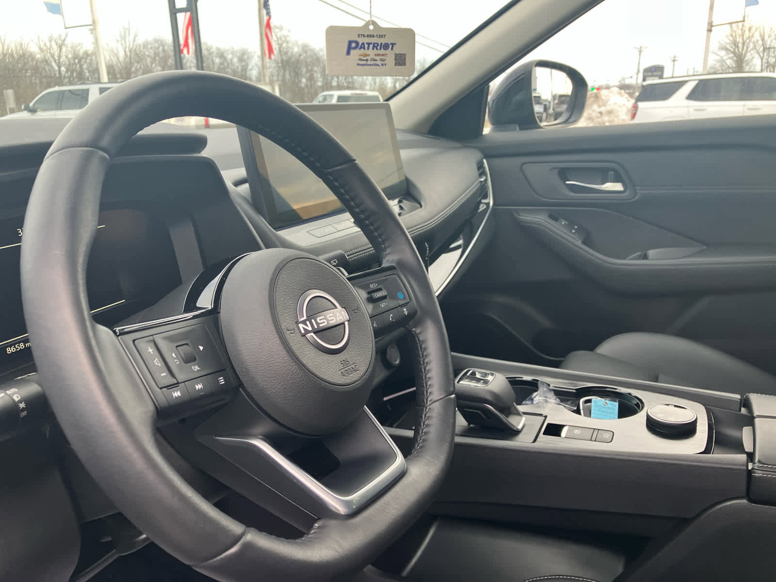 Used 2024 Nissan Rogue SL image 9