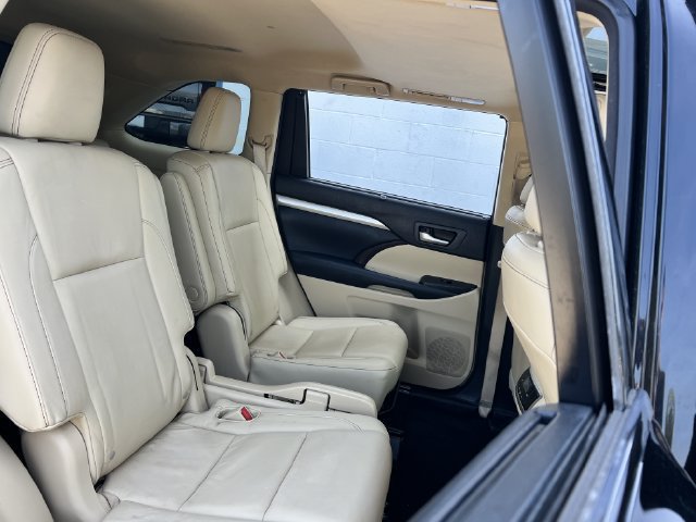 Used 2014 Toyota Highlander XLE FWD image 22