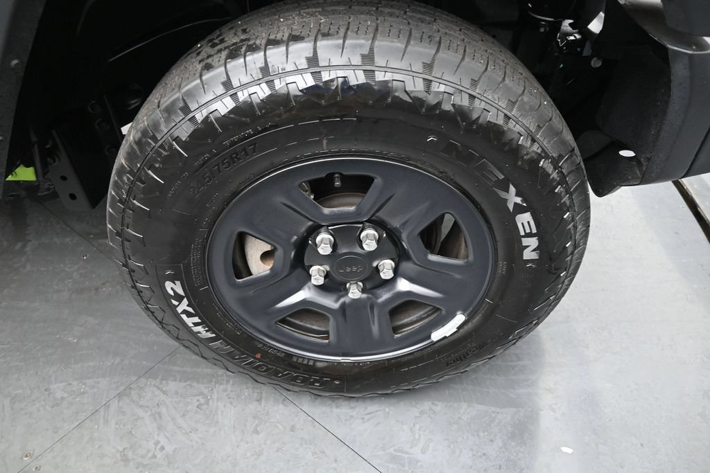 Used 2025 Jeep Wrangler Sport AWD/4WD image 29