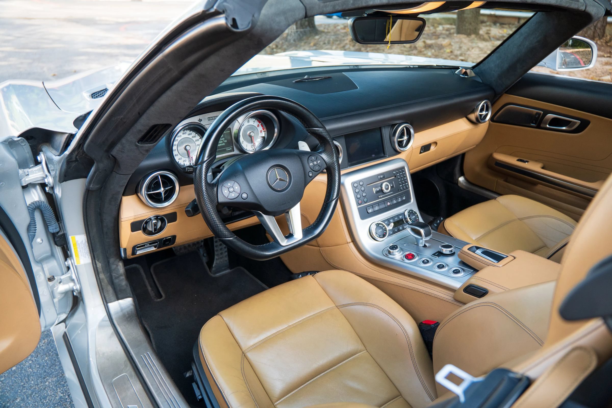 Used 2012 Mercedes-Benz SLS AMG Roadster image 27