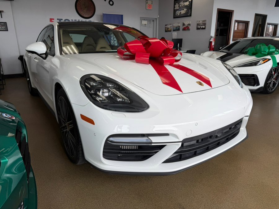 Used 2017 Porsche Panamera Turbo image 4