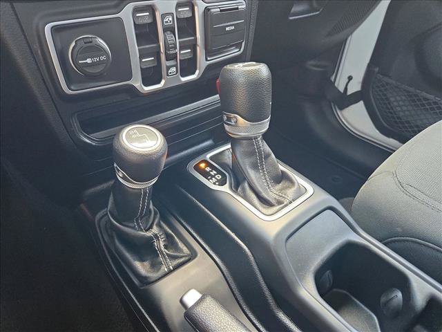 Used 2018 Jeep Wrangler Unlimited Sahara AWD/4WD image 11