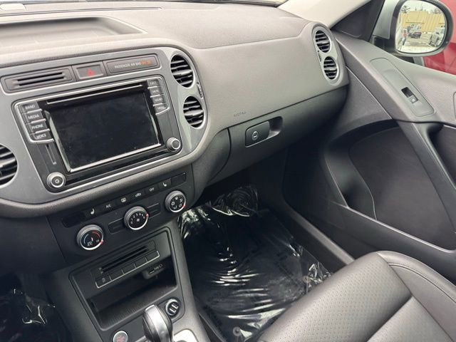 Used 2017 Volkswagen Tiguan S image 23