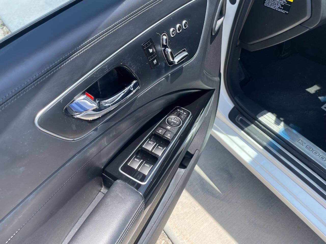 Used 2016 Kia K900 Luxury RWD image 42