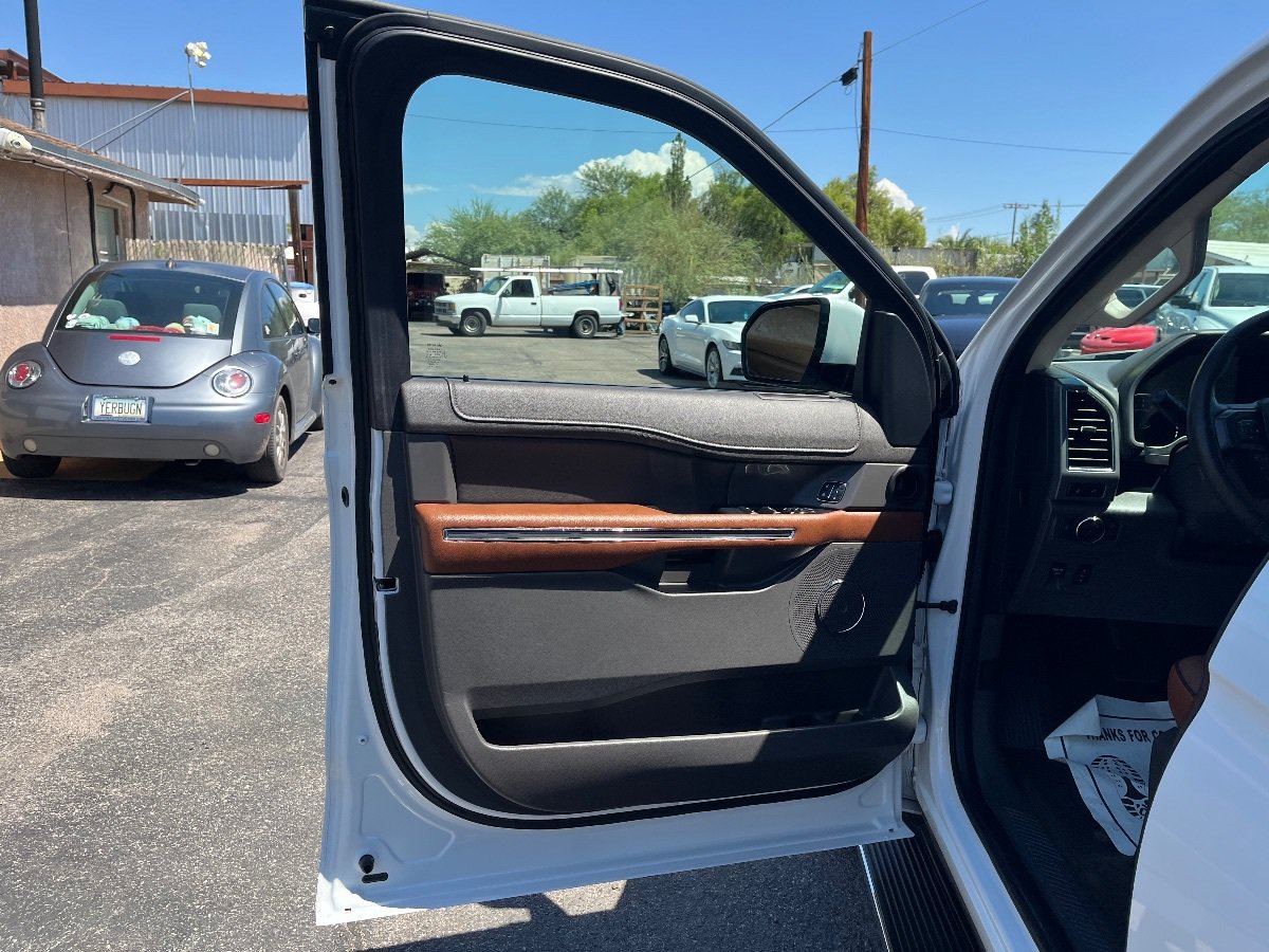 Used 2018 Ford Expedition XLT w/ Equipment Group 202A RWD image 27