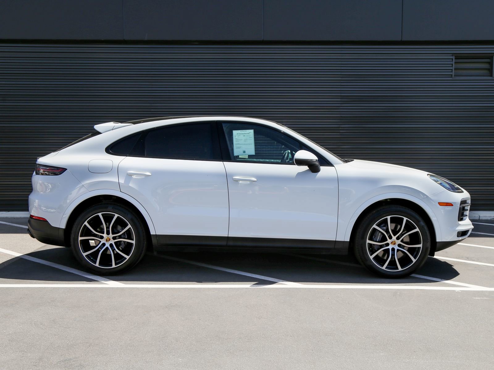 Certified 2022 Porsche Cayenne Platinum Edition AWD/4WD image 8