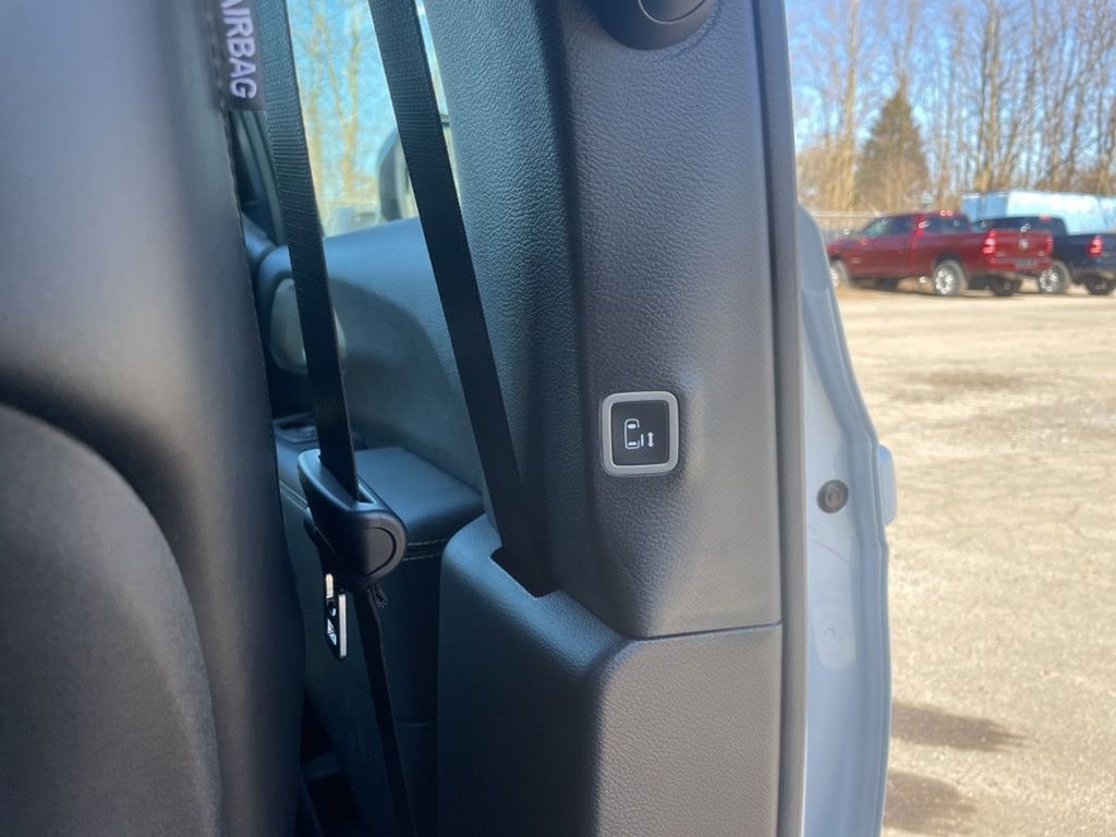 Used 2024 Chrysler Pacifica Limited w/ Uconnect Theater Family Group image 15