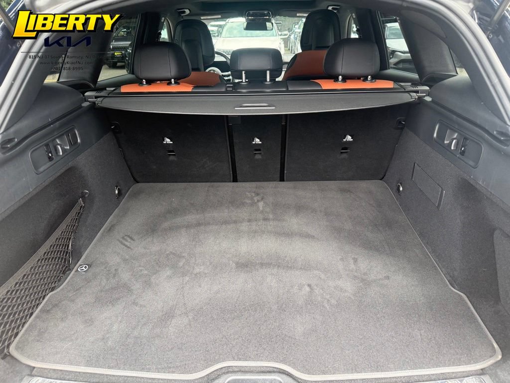Used 2024 Mercedes-Benz GLC 300 4MATIC image 11