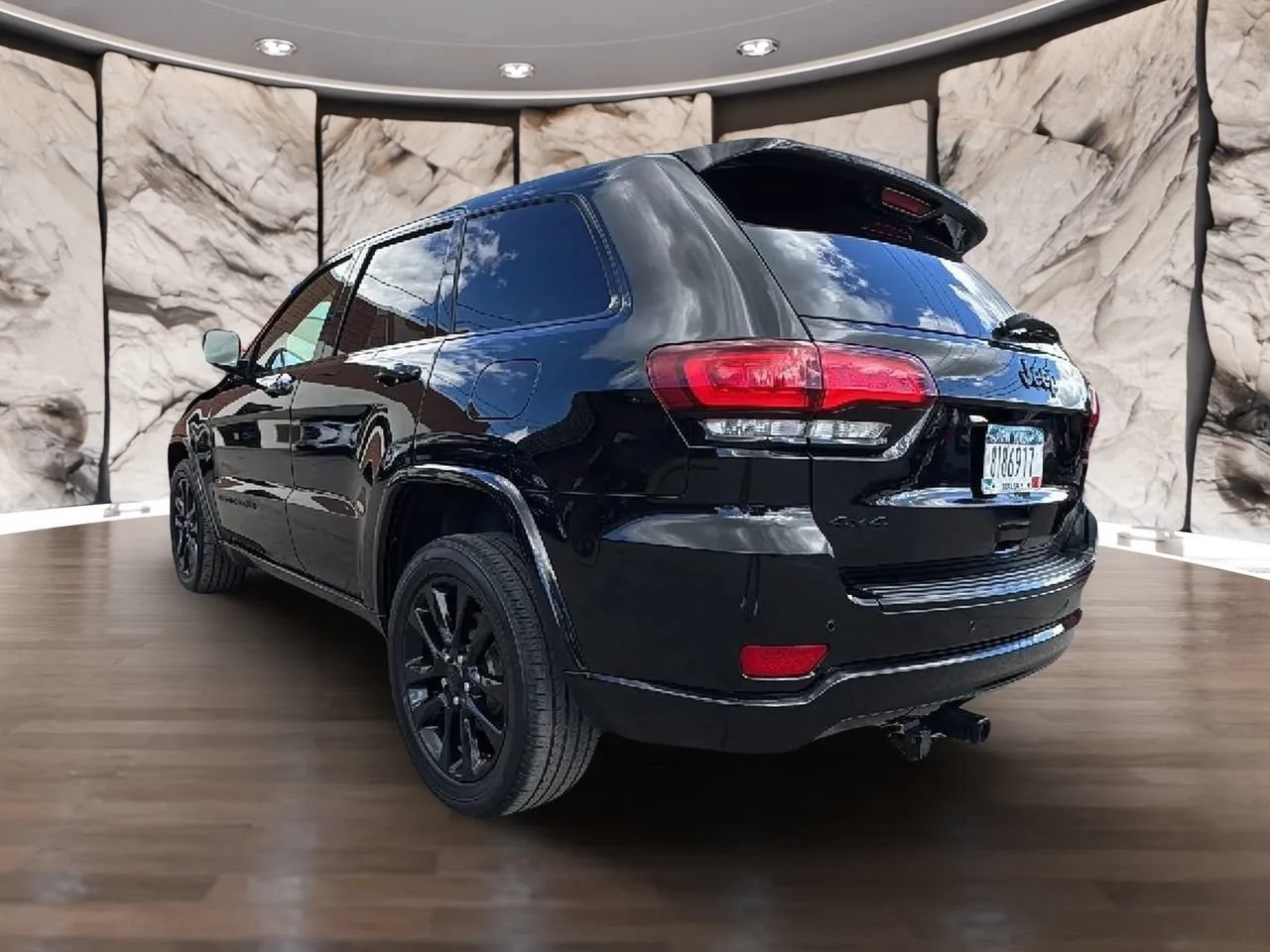 Used 2018 Jeep Grand Cherokee Altitude AWD/4WD image 29