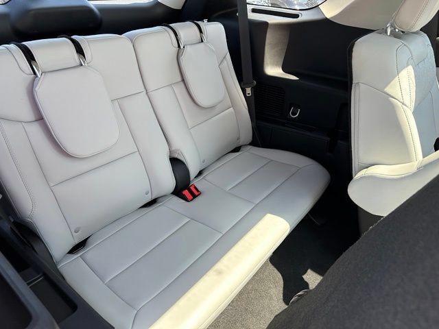 Used 2025 Ford Explorer Platinum w/ Ultimate Package AWD/4WD image 9