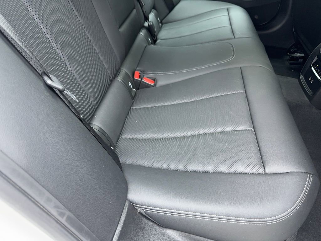 Used 2025 BMW 330i Sedan image 54