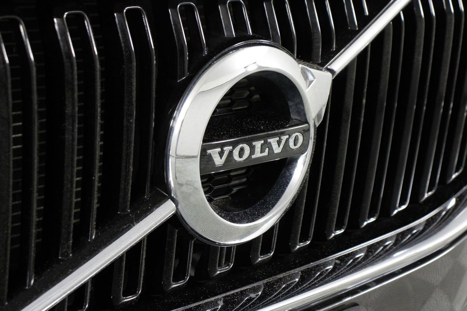 Used 2020 Volvo XC60 T5 Momentum w/ Protection Package Premier image 27