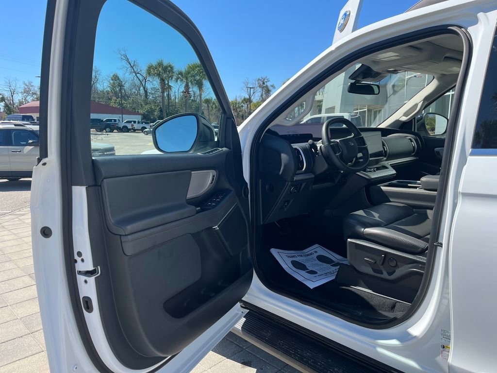 Used 2025 Ford Expedition Active image 10