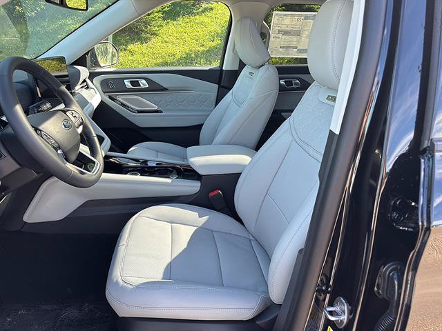 New 2026 Ford Explorer Platinum w/ LUX Leather Package AWD/4WD image 10