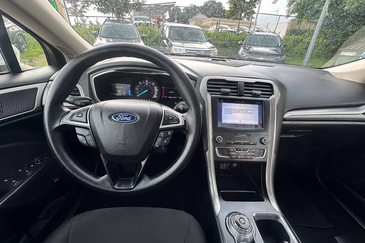 Used 2019 Ford Fusion SE image 13