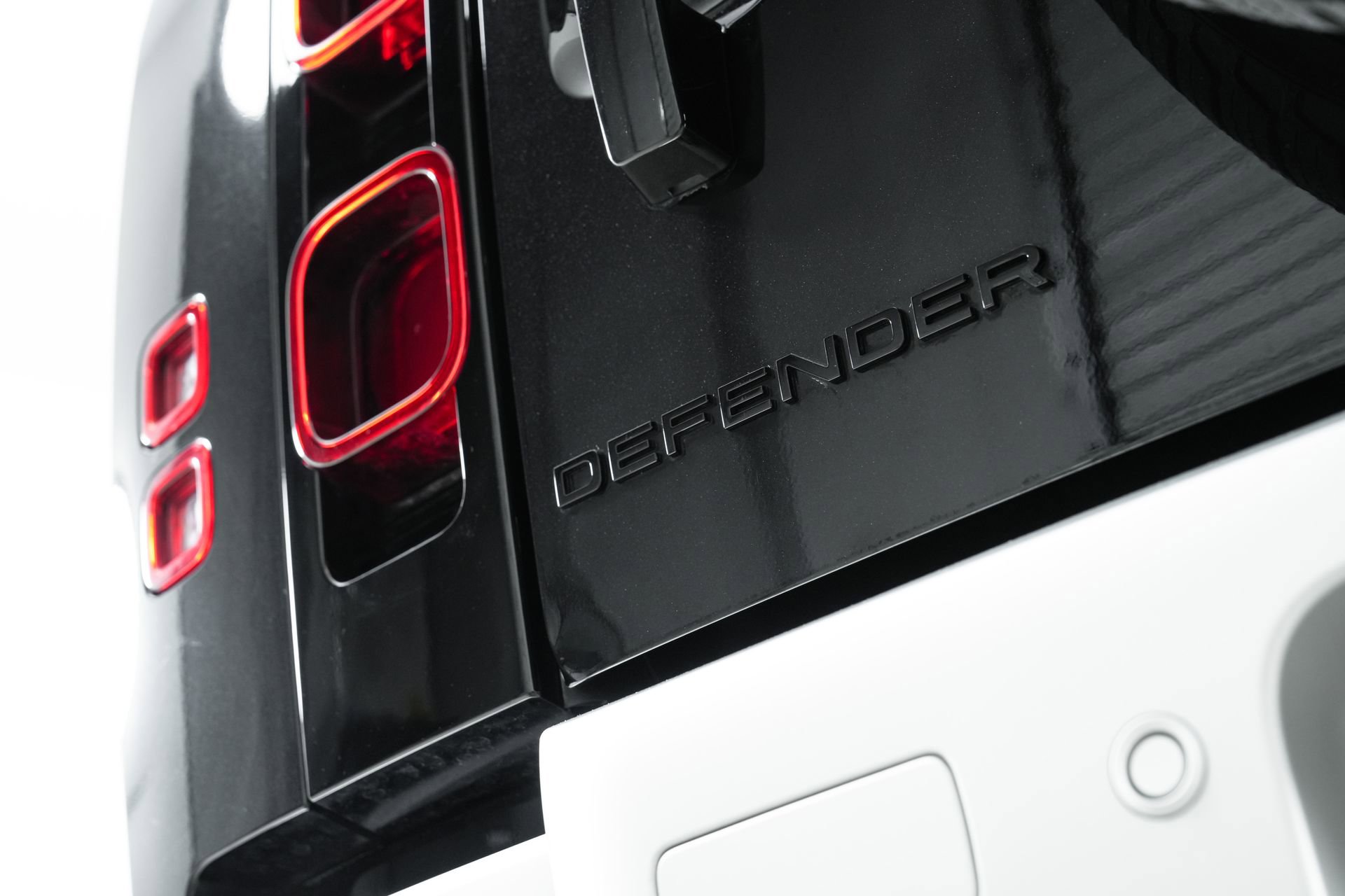 Used 2025 Land Rover Defender 110 S image 61