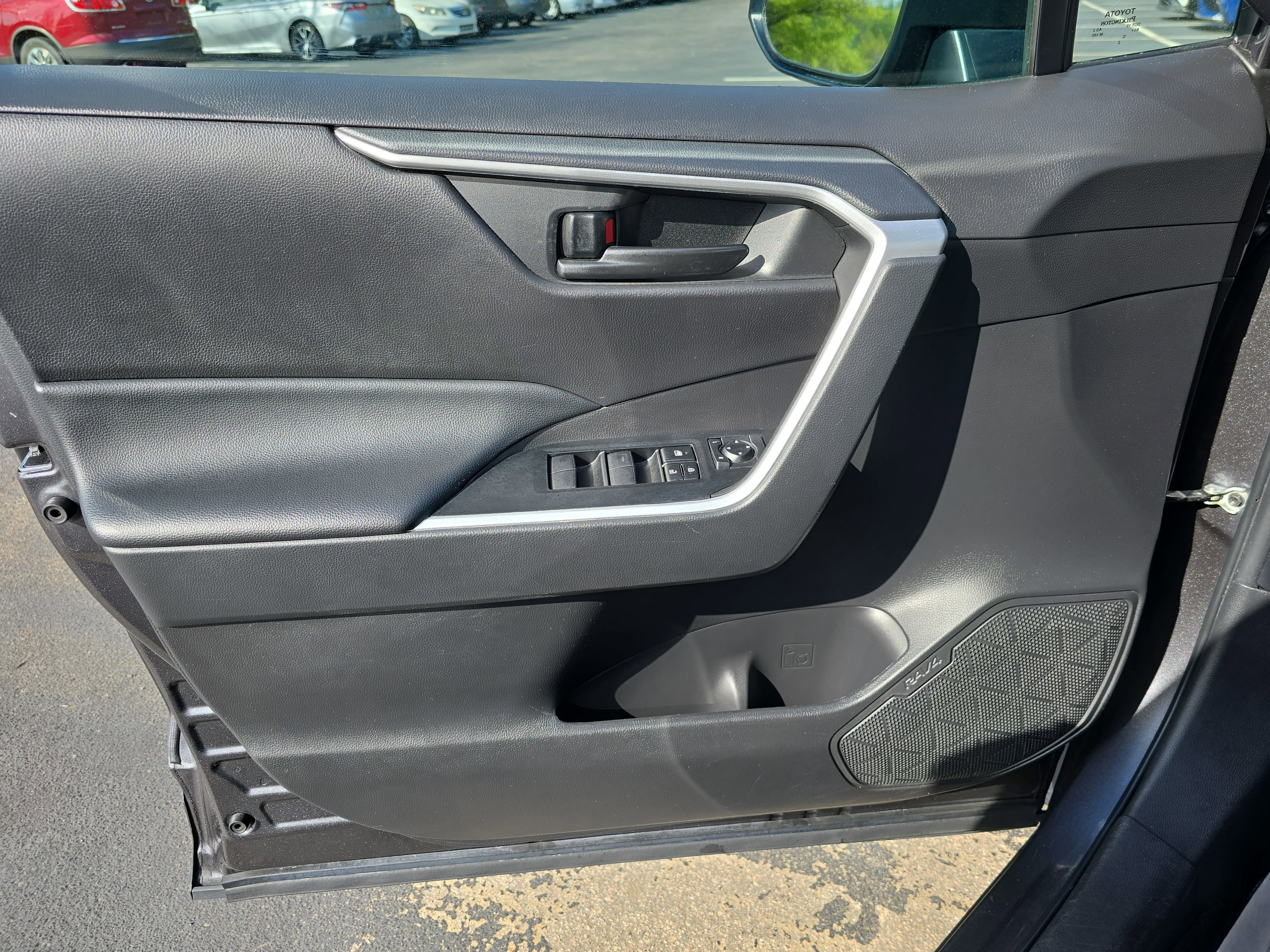 Used 2023 Toyota RAV4 LE image 23