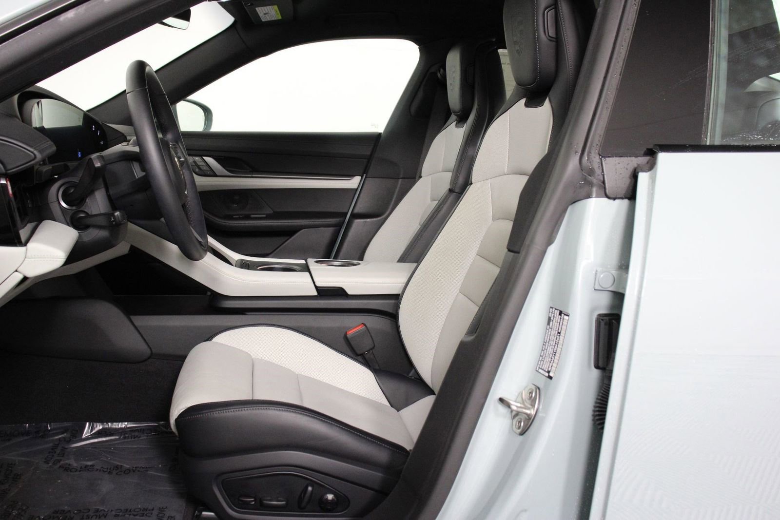 Certified 2025 Porsche Taycan image 5