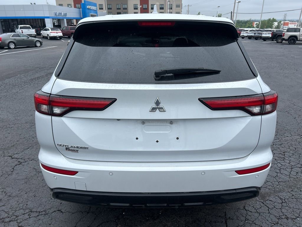 Used 2022 Mitsubishi Outlander SEL Black Edition FWD image 6