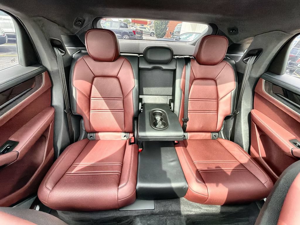 Used 2024 Porsche Cayenne Turbo AWD/4WD image 26