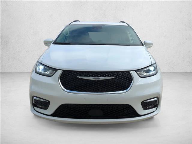 Used 2022 Chrysler Pacifica Touring-L FWD image 2