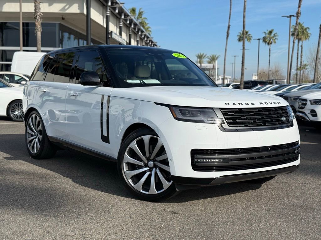 Used 2025 Land Rover Range Rover SE image 1