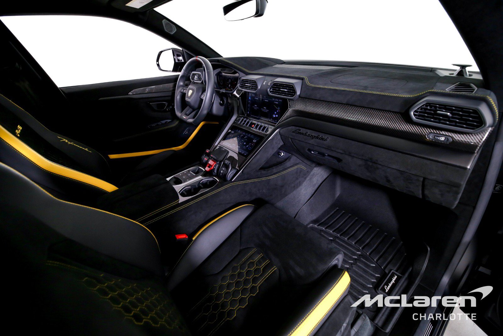 Used 2024 Lamborghini Urus Performante AWD/4WD image 28