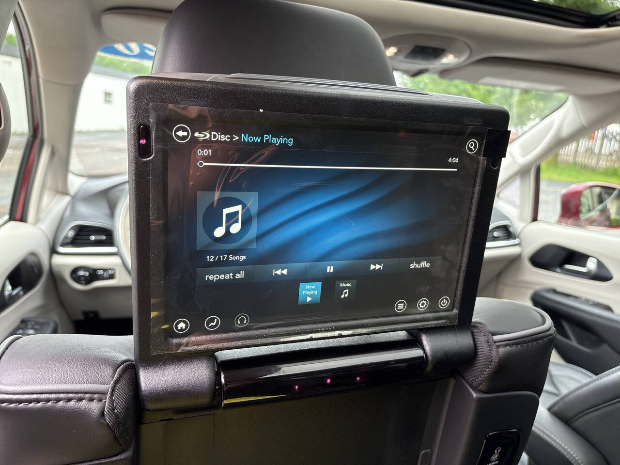Used 2020 Chrysler Pacifica Limited w/ Advanced Safetytec Group FWD image 31