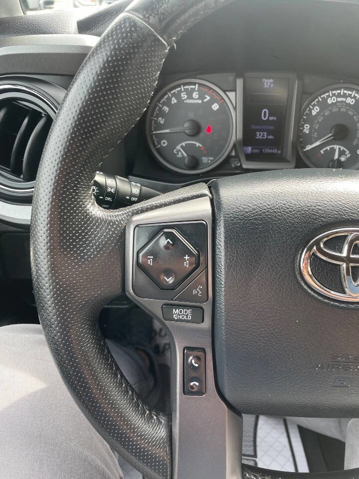 Used 2019 Toyota Tacoma TRD Sport AWD/4WD image 22