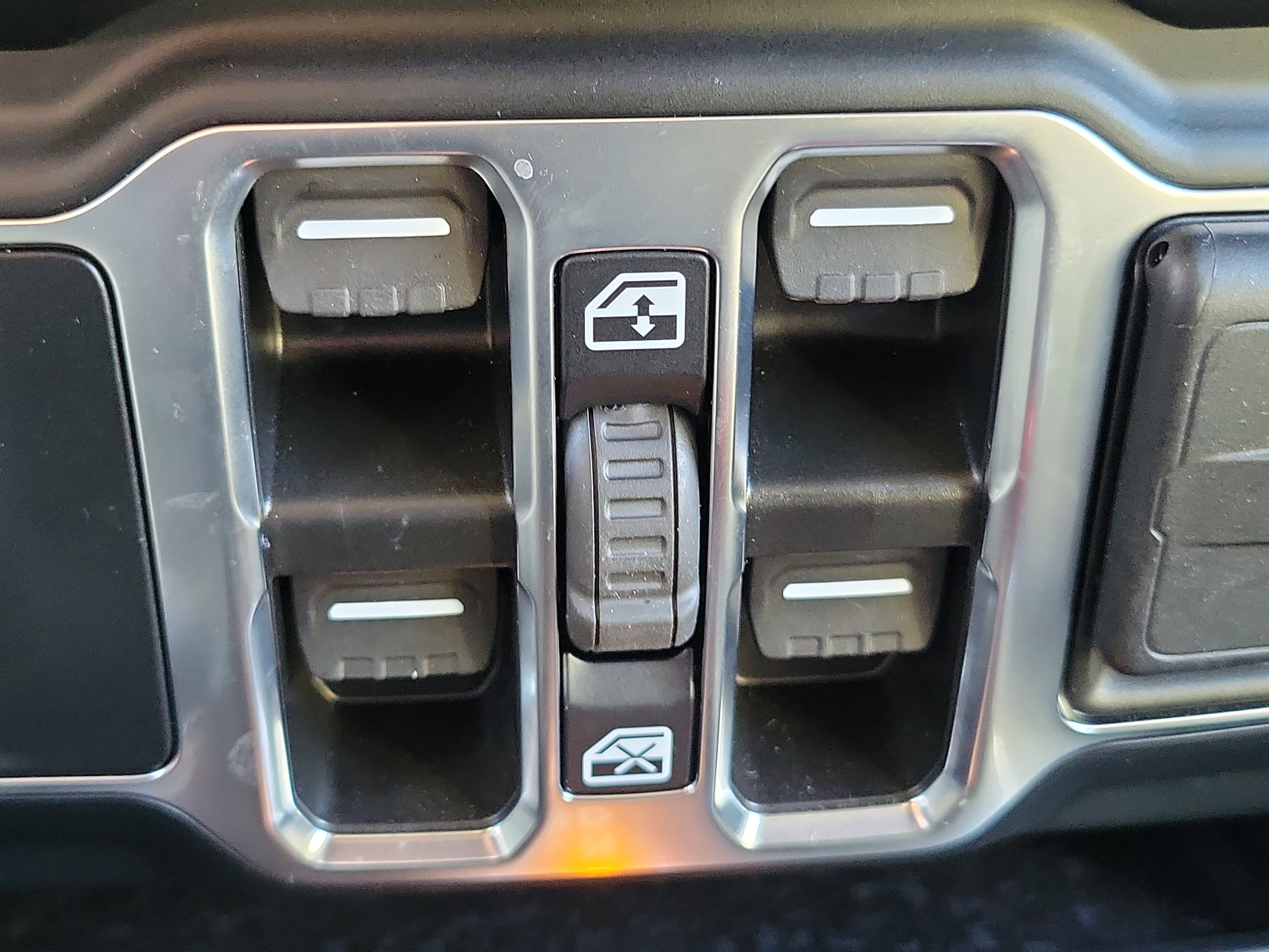 Used 2023 Jeep Gladiator Overland image 24