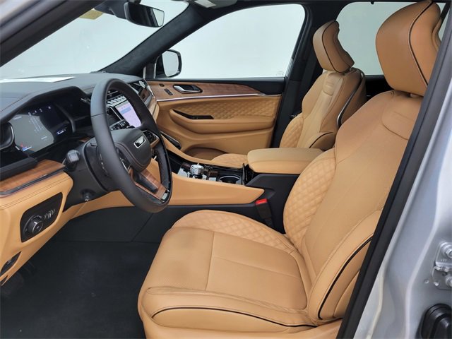 New 2025 Jeep Grand Cherokee Summit image 14