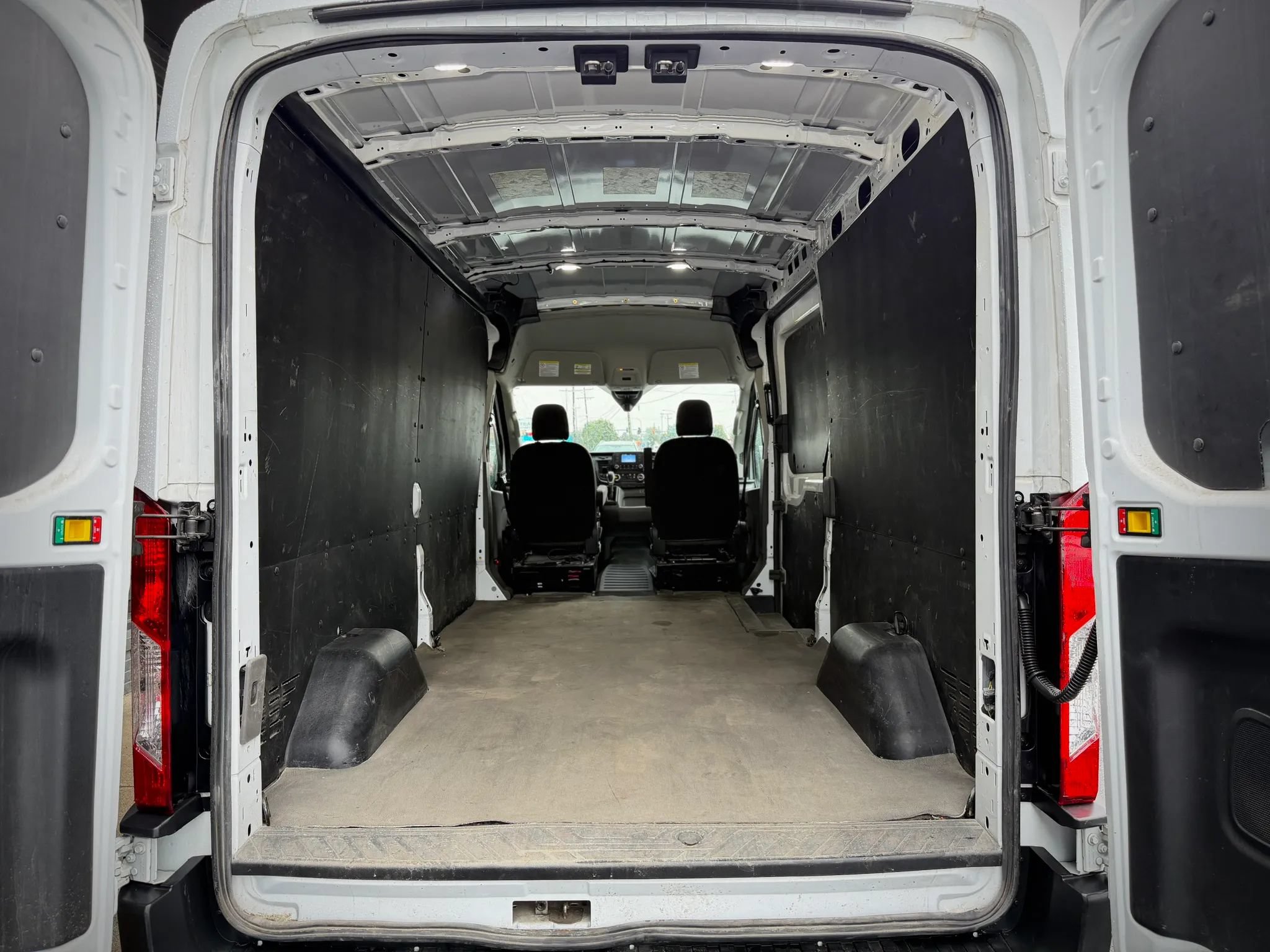Used 2022 Ford Transit 250 Medium Roof w/ Interior Upgrade Package RWD image 23