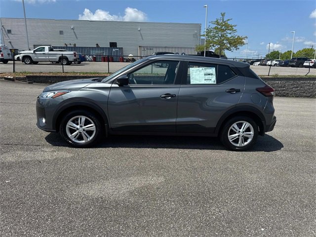 New 2025 Nissan Kicks Play S image 7