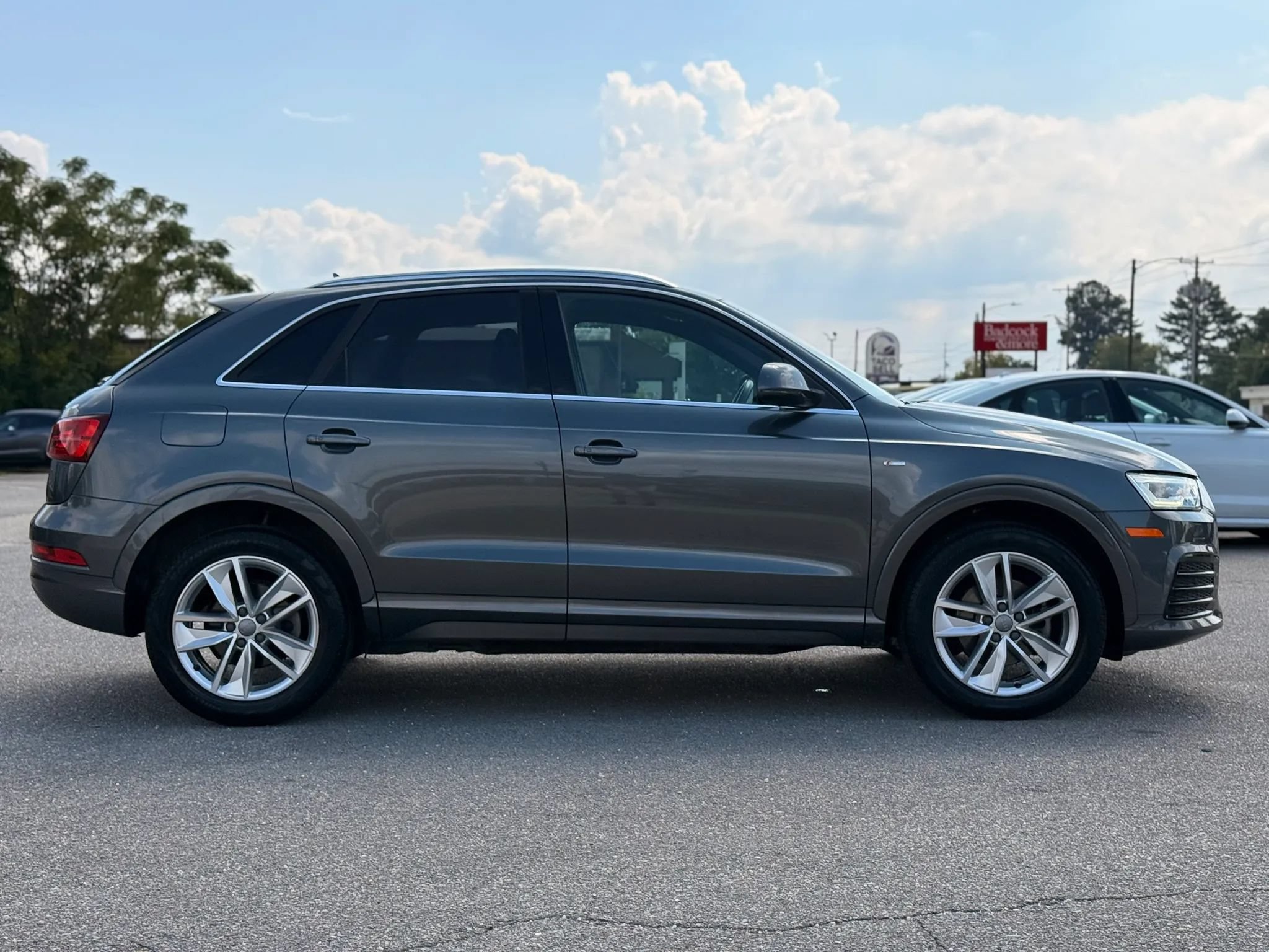 Used 2018 Audi Q3 2.0T Premium Plus w/ Premium Plus Package FWD image 10