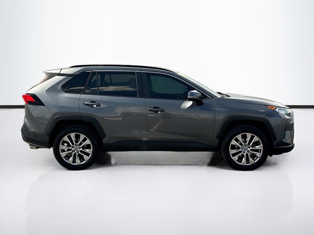 Used 2021 Toyota RAV4 XLE Premium AWD/4WD image 4