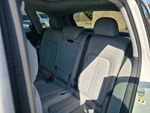 Used 2023 Audi Q5 2.0T Premium Plus w/ Premium Plus Package AWD/4WD image 19