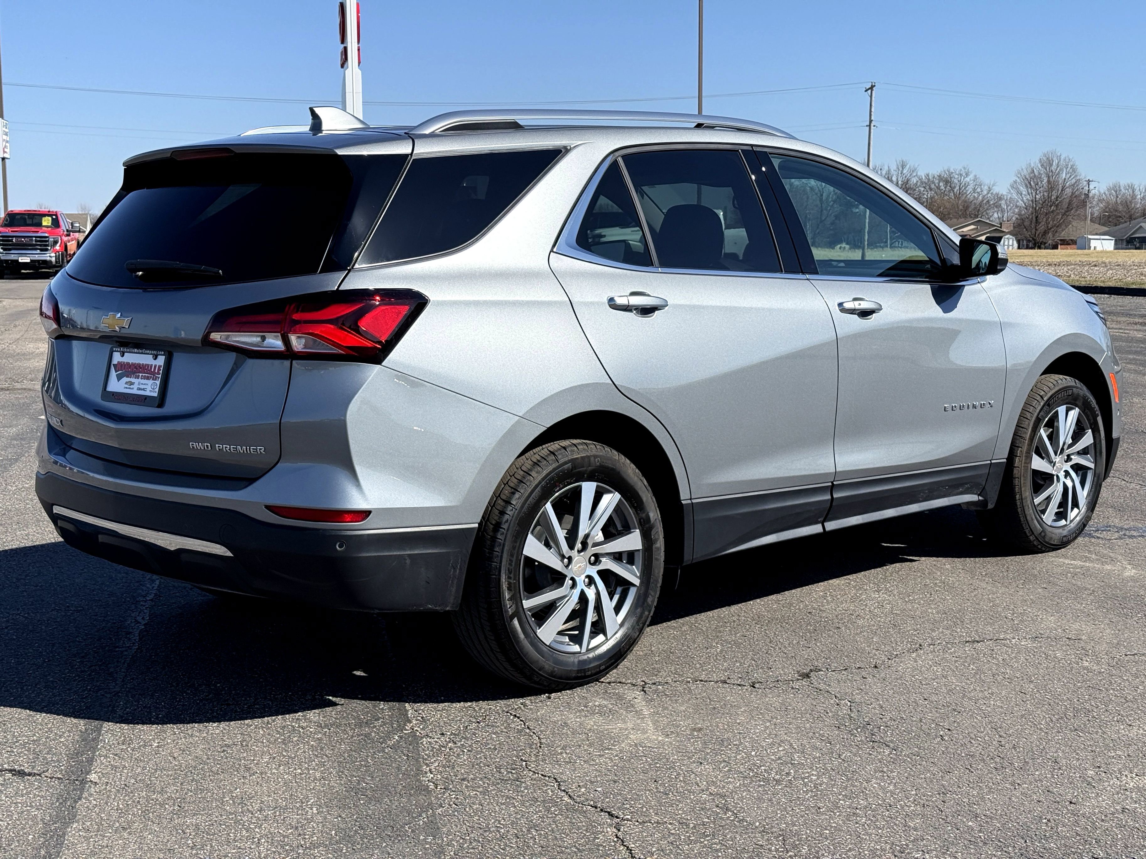 Used 2024 Chevrolet Equinox Premier image 3