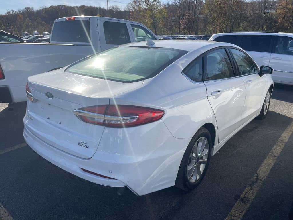 Used 2020 Ford Fusion SE image 3