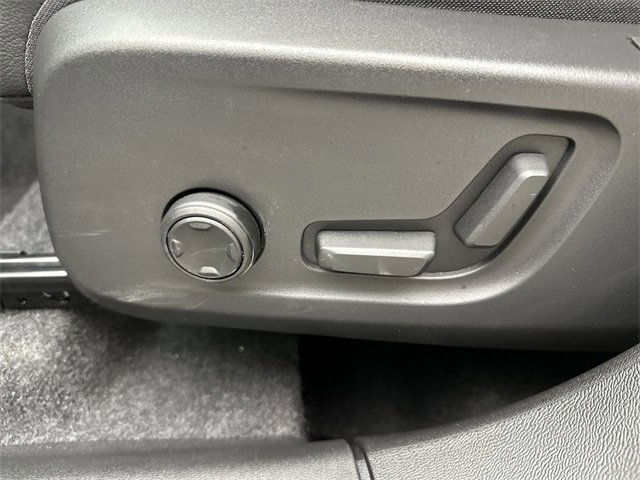 Certified 2025 Volvo XC40 B5 Core image 12