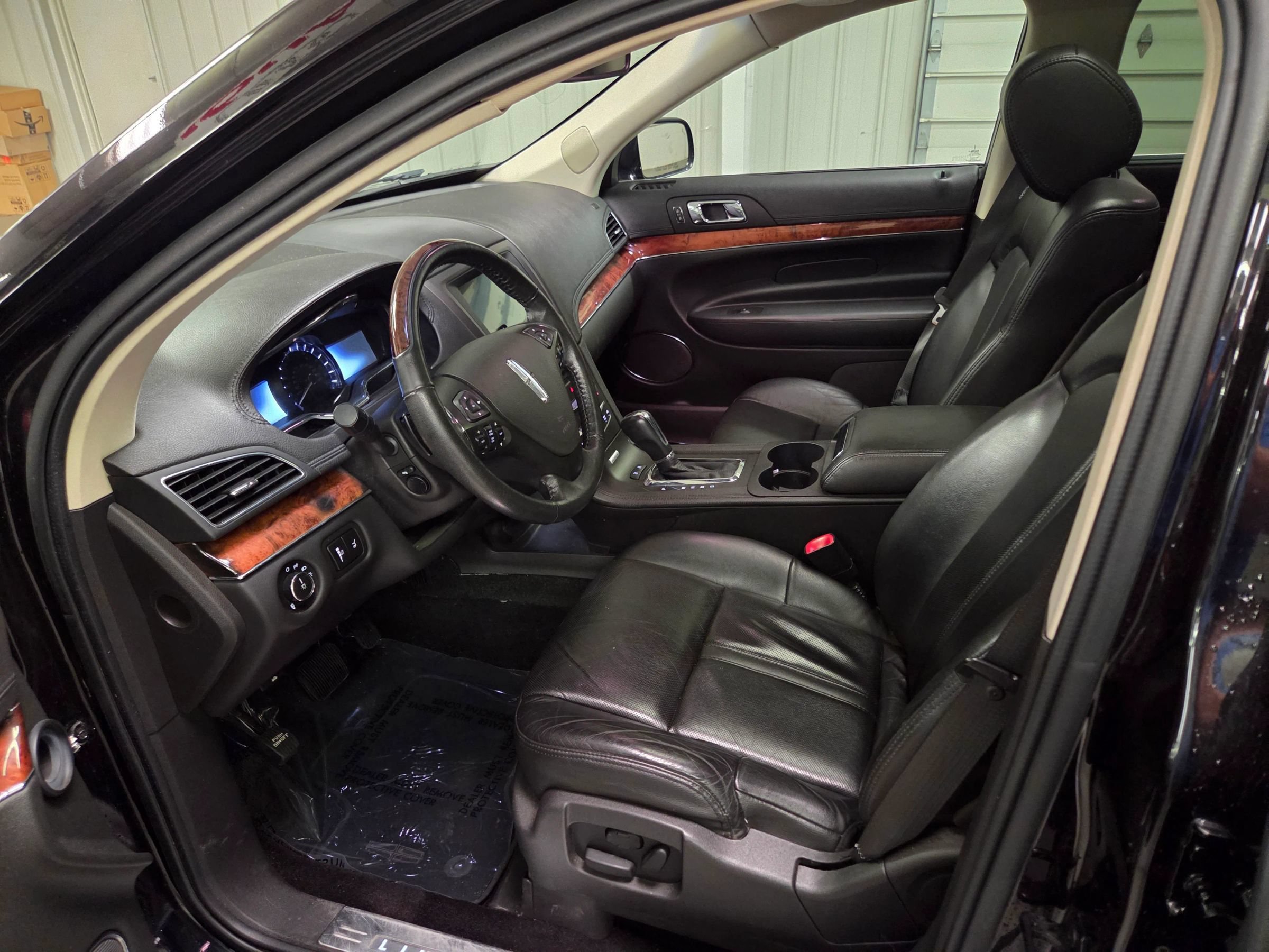 Used 2019 Lincoln MKT AWD image 14