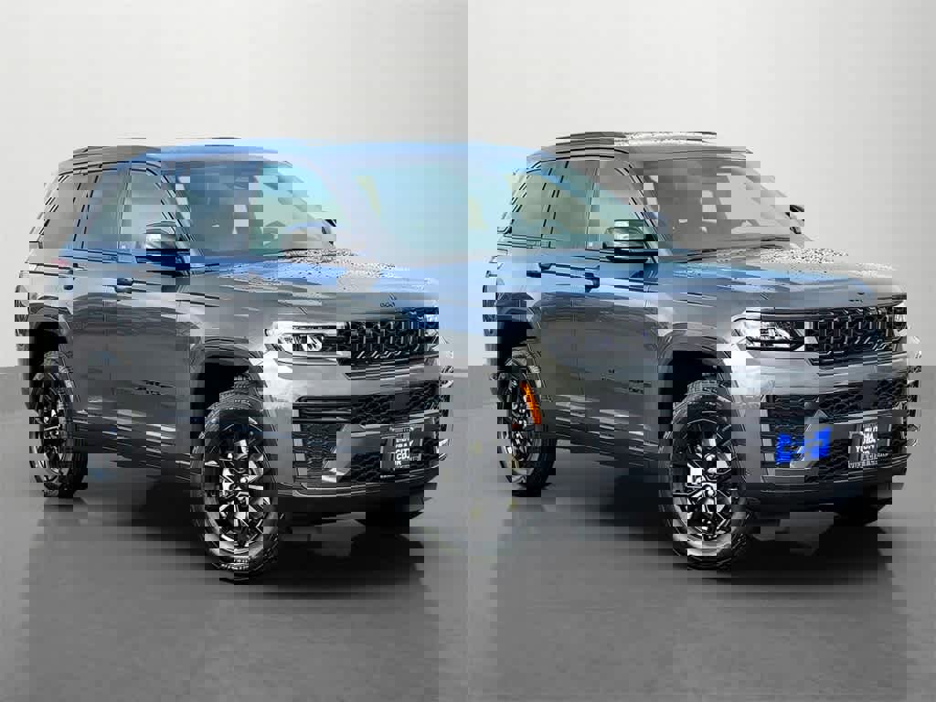 New 2026 Jeep Grand Cherokee Altitude image 8