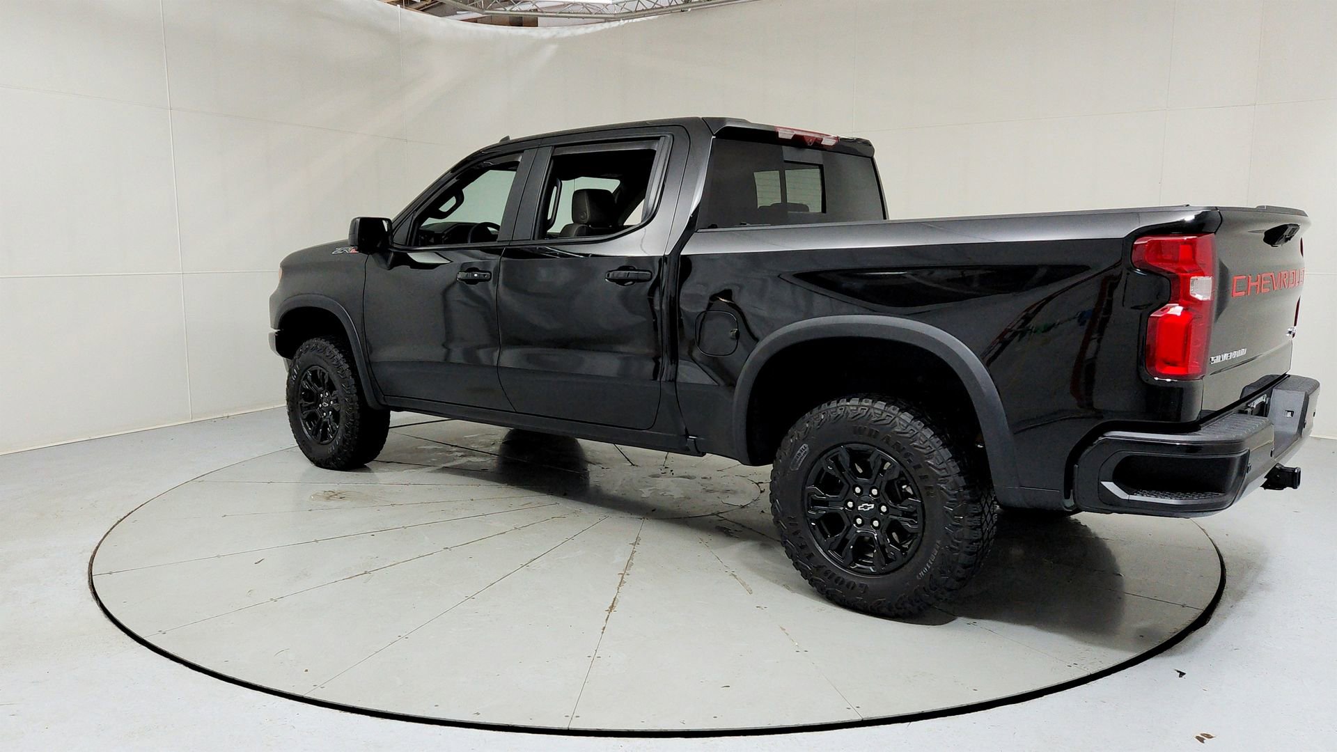 Used 2024 Chevrolet Silverado 1500 ZR2 w/ Technology Package image 3