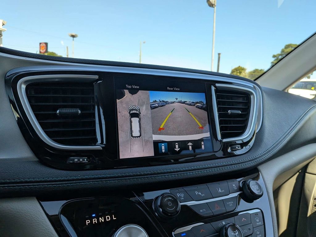 Used 2018 Chrysler Pacifica Limited w/ Advanced Safetytec Group FWD image 23