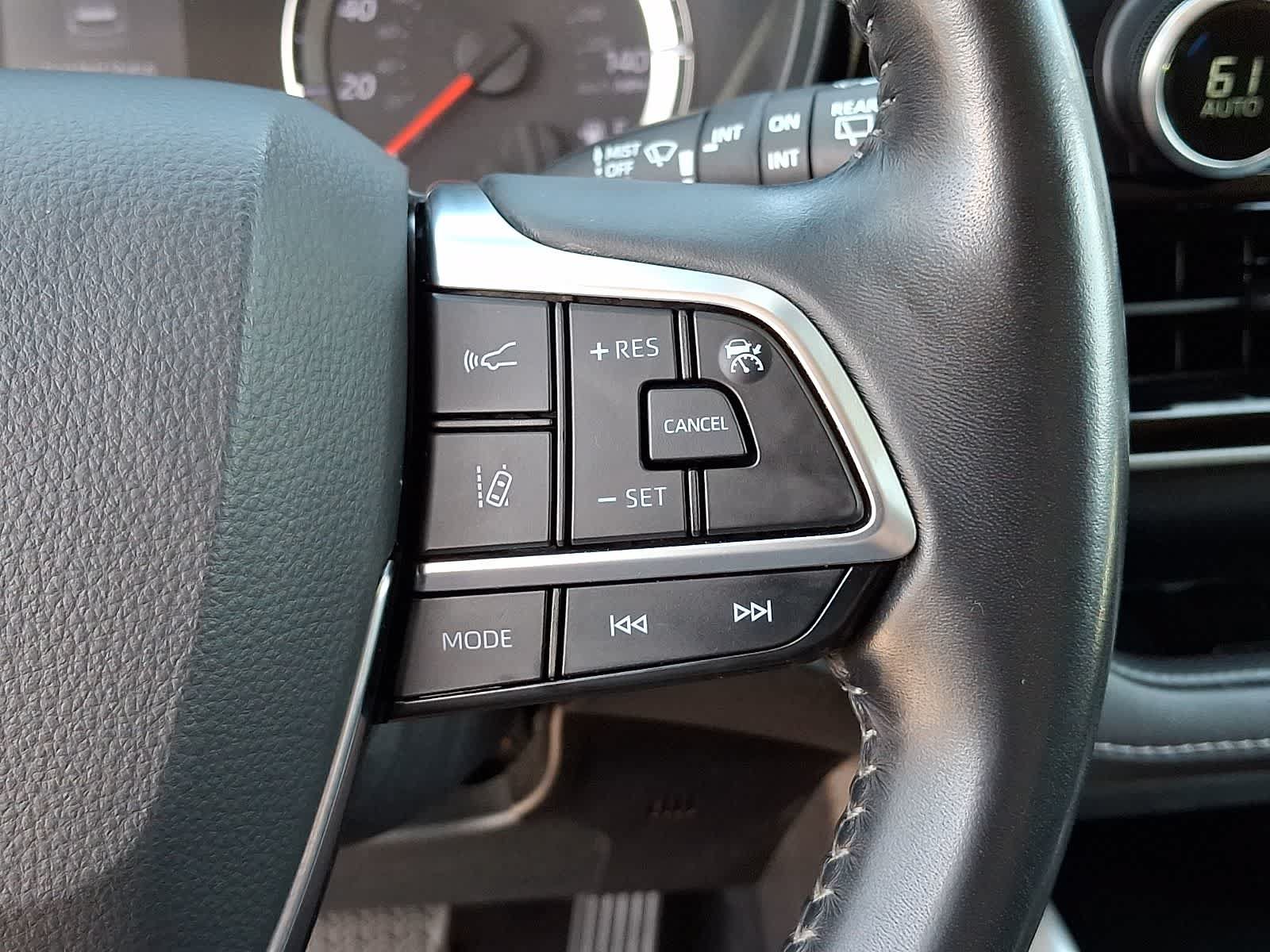 Used 2020 Toyota Highlander LE AWD/4WD image 27