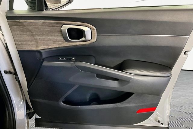 Certified 2022 Kia Sorento EX w/ Panoramic Sunroof Package FWD image 28